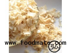 Dehydrated onion flakes