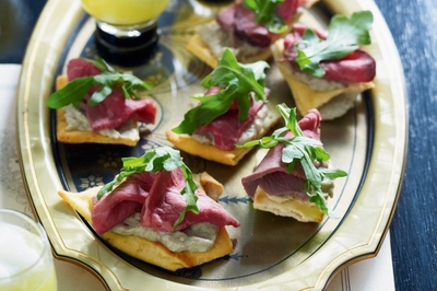 Babaganoush and roast beef pita crisps