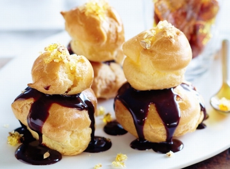 praline profiterole stack