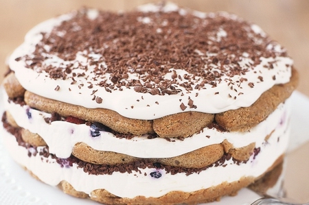 Chocolate berry tiramisu cake