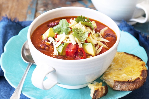 Mexican tomato and bean soup 