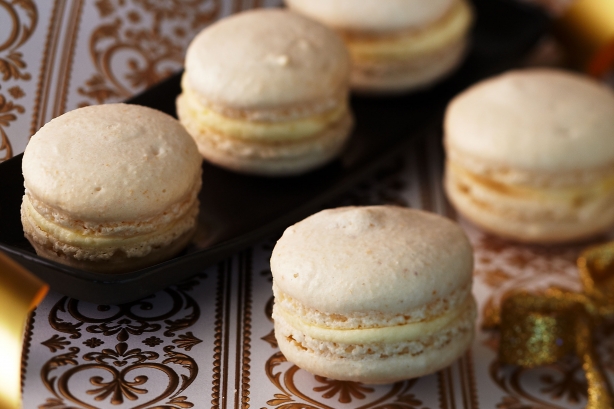 White chocolate macarons