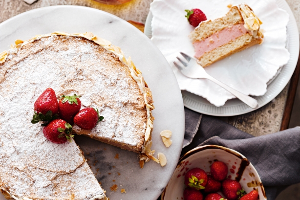 Strawberry mousse cake